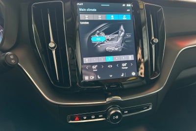 2024 Volvo XC60 Core Dark Theme