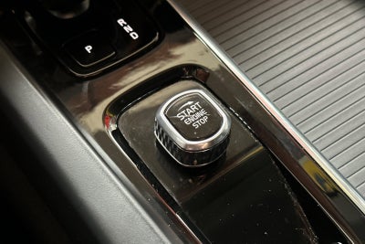 2024 Volvo XC60 Core Dark Theme