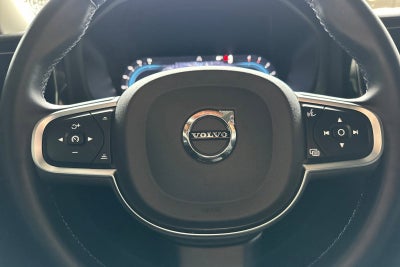 2024 Volvo XC60 Core Dark Theme