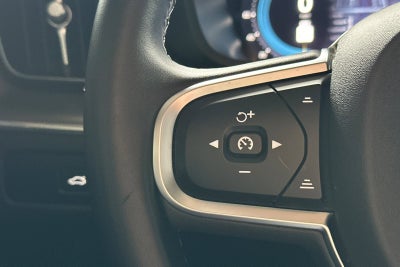 2024 Volvo XC60 Core Dark Theme