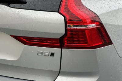 2024 Volvo XC60 Core Dark Theme