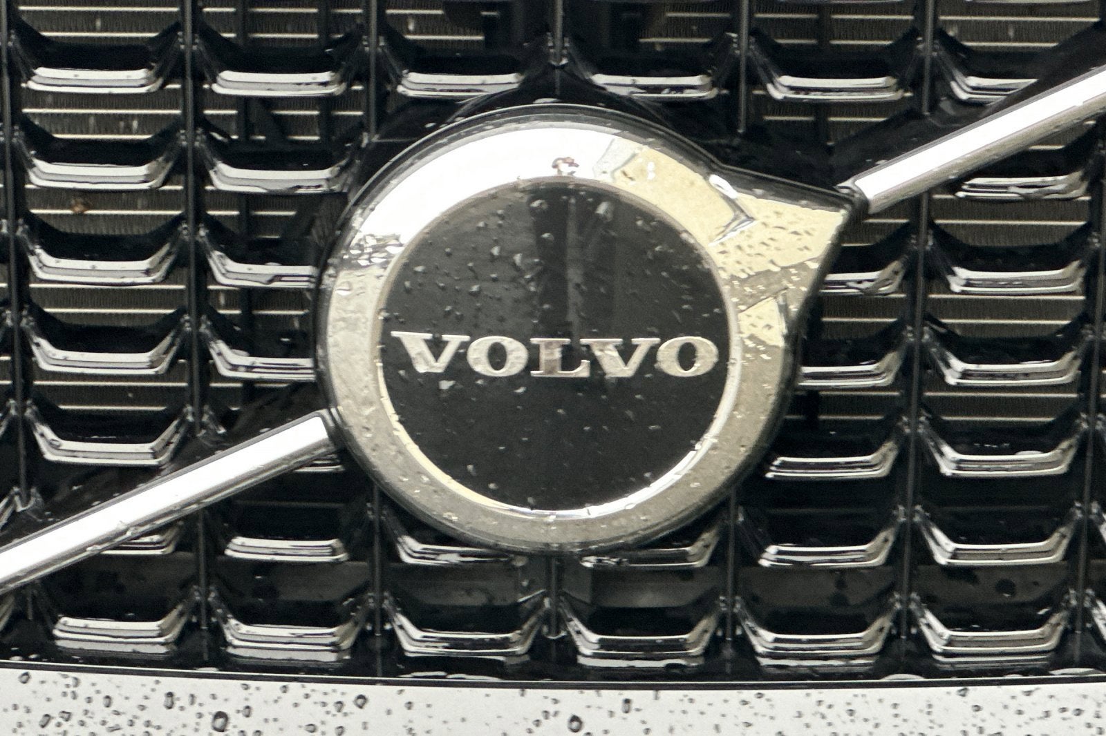 2024 Volvo XC60 Core Dark Theme