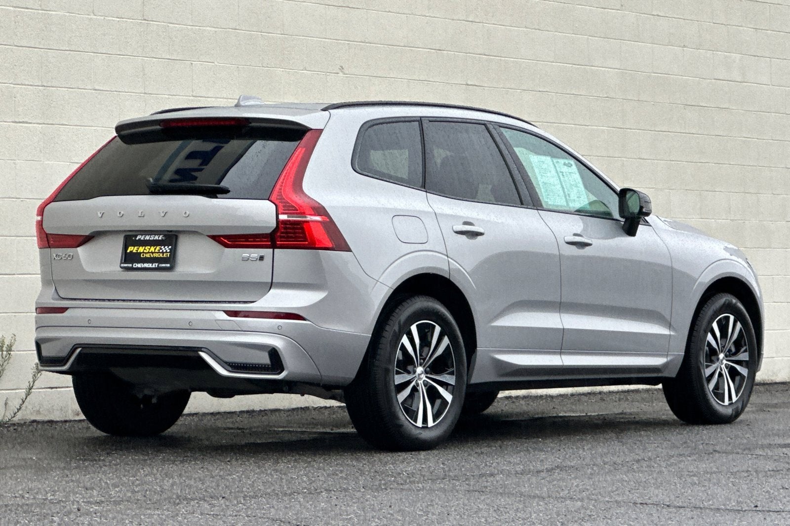 2024 Volvo XC60 Core Dark Theme
