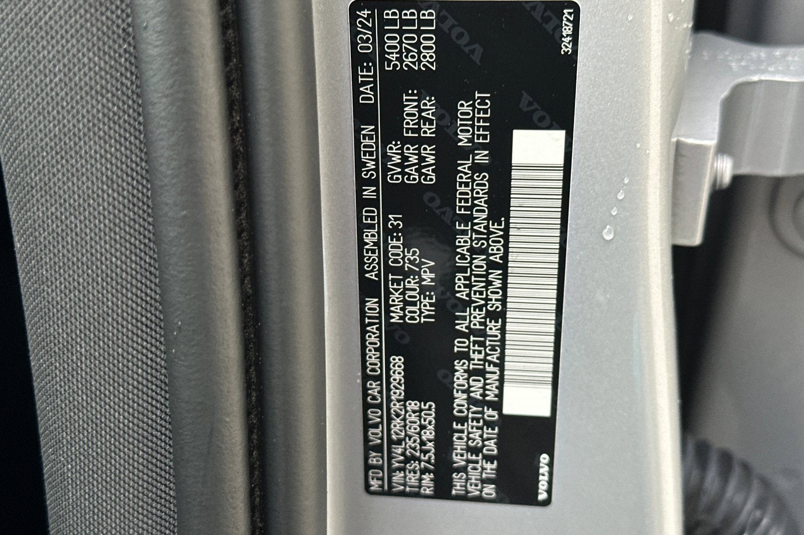 2024 Volvo XC60 Core Dark Theme