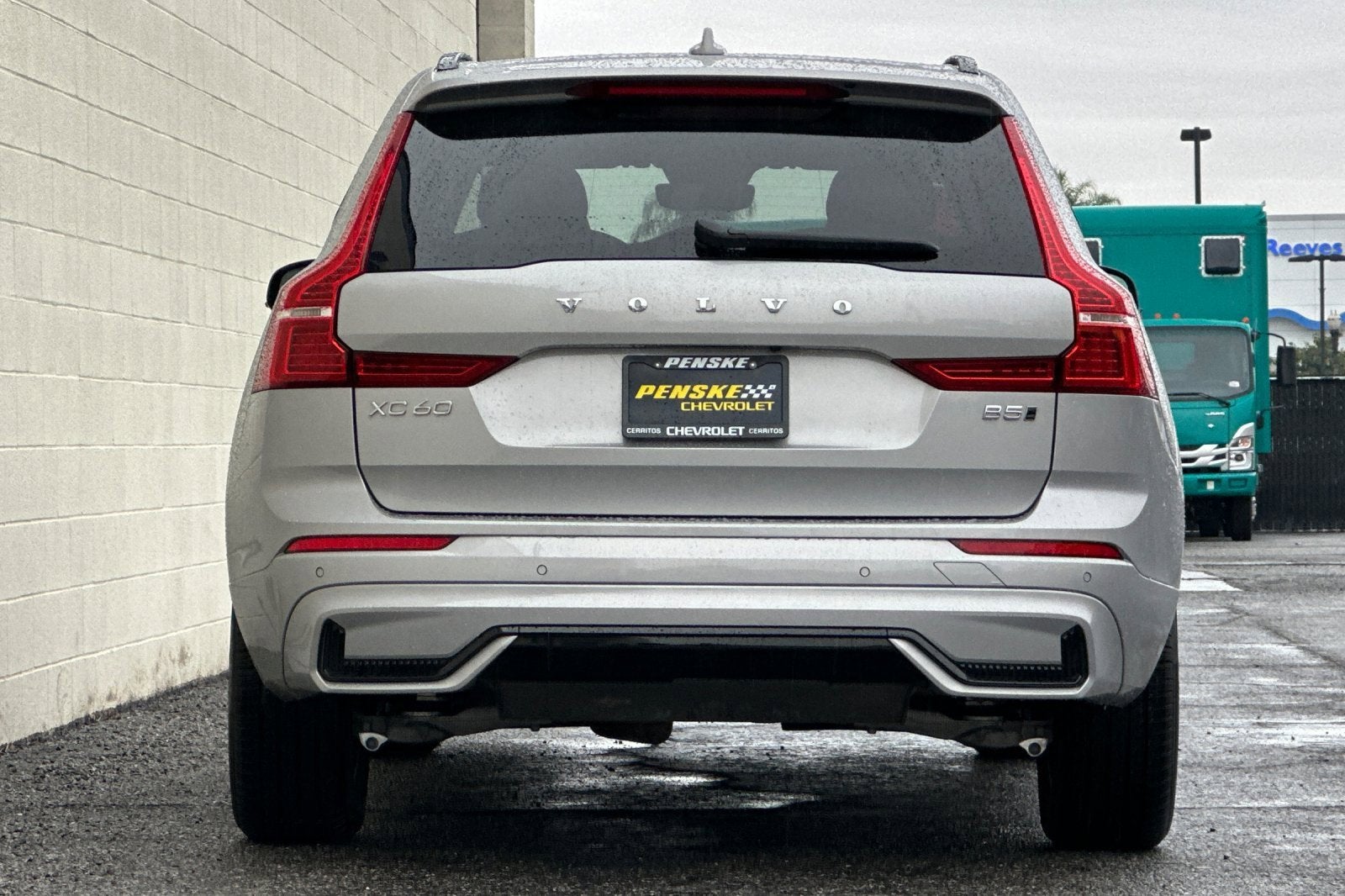 2024 Volvo XC60 Core Dark Theme